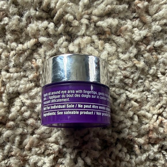 Clinique Makeup Collection - Purple, Green, Pink - Picture 13 of 16